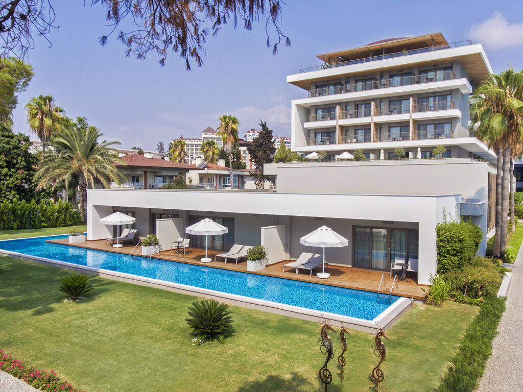 ACANTHUS & CENNET BARUT COLLECTION