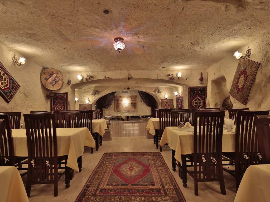  FOSIL CAVE HOTEL